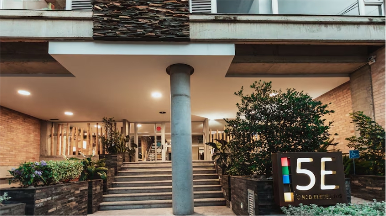 Hotel 5 elementos